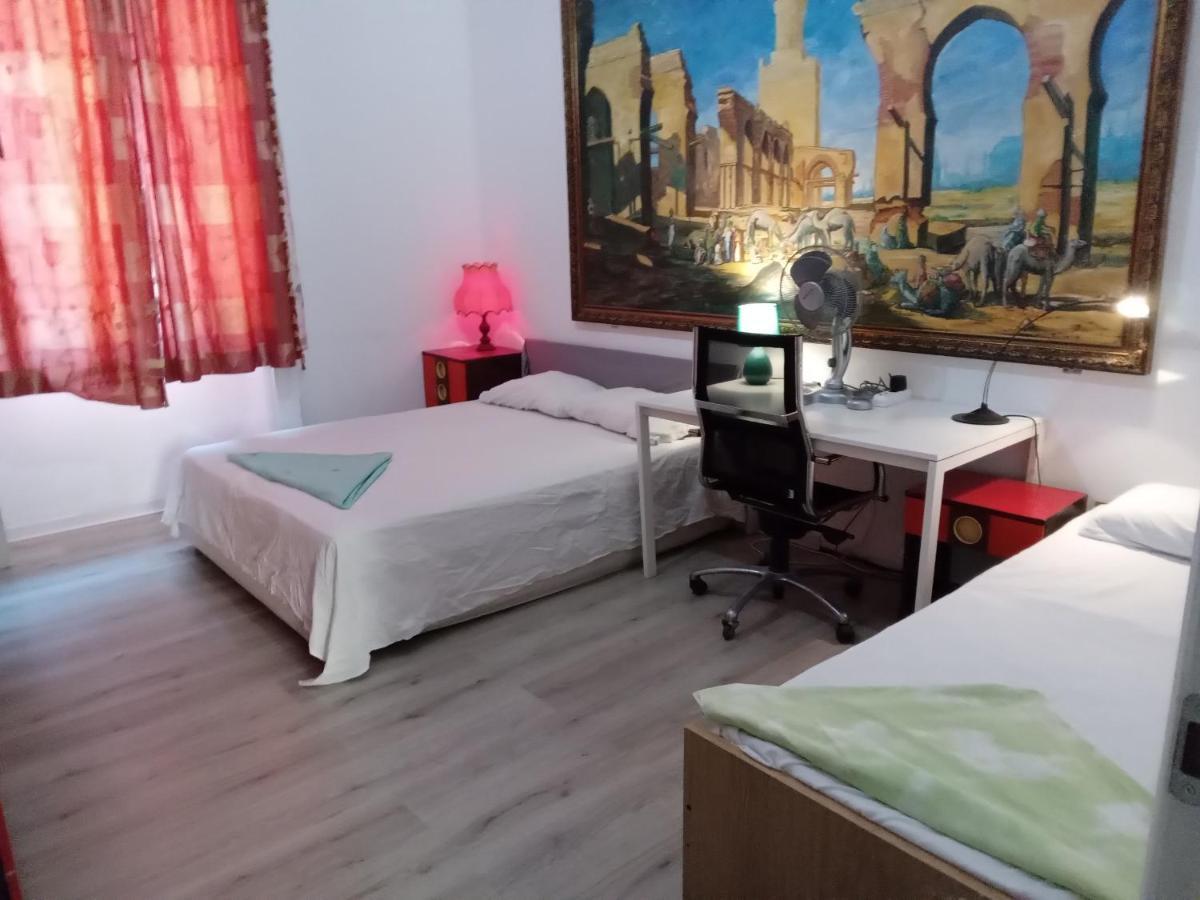 A Room In A Beautiful Apartment In The City Center Mailand Exterior foto